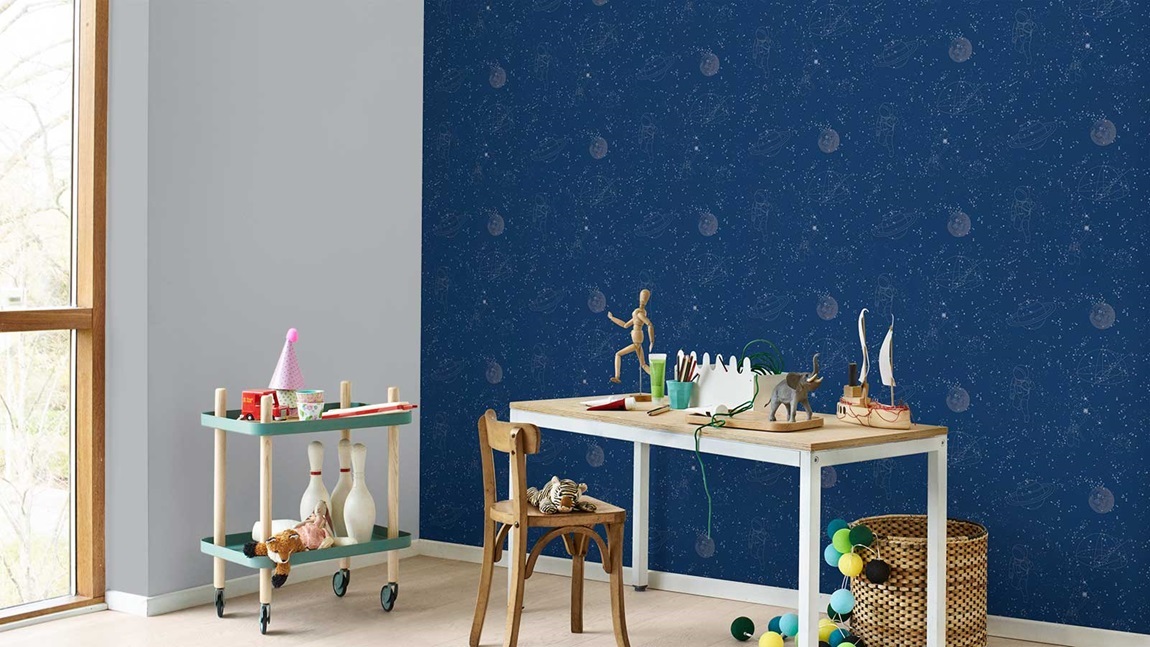 Det fantastiske mønster i ”Chasing the Milky Way” fremhæves tydeligere med farven ”Blue Shade 2 IN-731”. Farven fås også i en lysere og en mørkere tone efter smag.