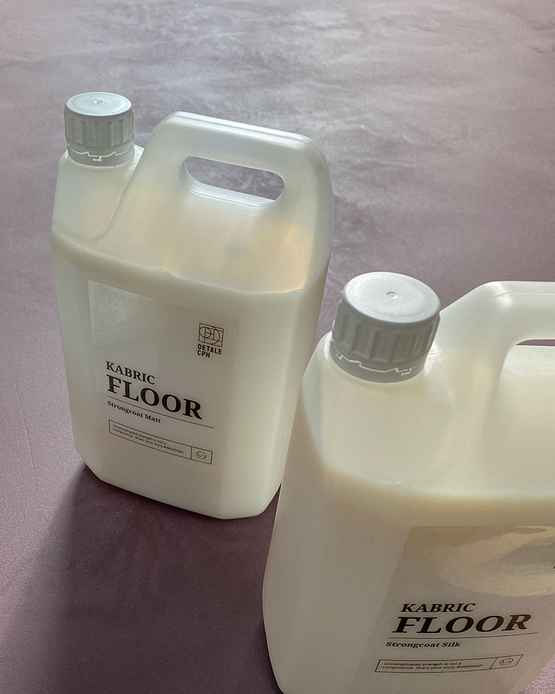 Både Strongcoat Silk og Strongcoat Mat kommer færdigblandet og skal kun rystes inden brug.